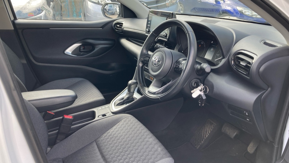Toyota Yaris 1.5 Hybrid Icon 5dr CVT Hybrid Hatchback - Image 12