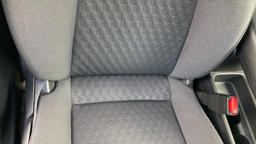 Toyota Yaris 1.5 Hybrid Icon 5dr CVT Hybrid Hatchback - Image 14