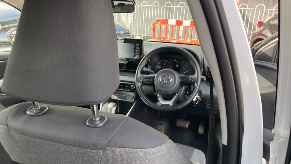 Toyota Yaris 1.5 Hybrid Icon 5dr CVT Hybrid Hatchback - Image 19