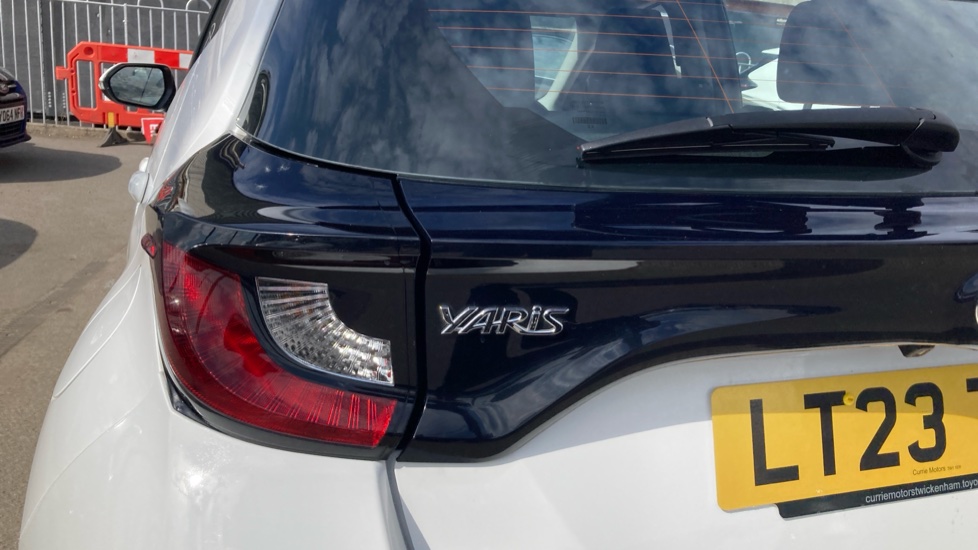 Toyota Yaris 1.5 Hybrid Icon 5dr CVT Hybrid Hatchback - Image 21