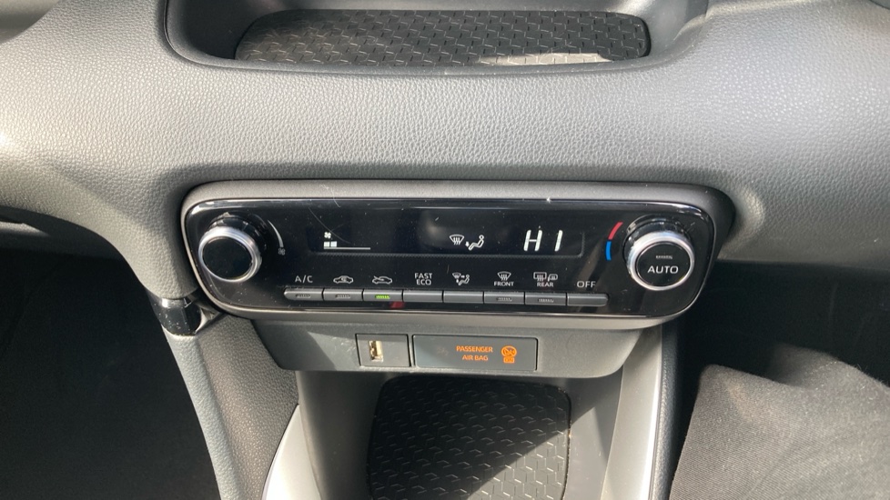 Toyota Yaris 1.5 Hybrid Icon 5dr CVT Hybrid Hatchback - Image 33