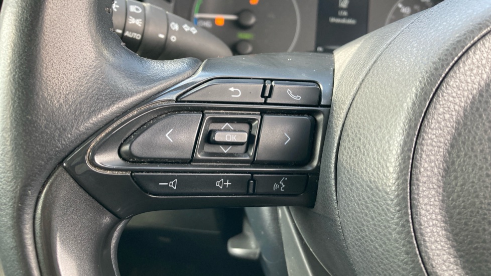 Toyota Yaris 1.5 Hybrid Icon 5dr CVT Hybrid Hatchback - Image 35
