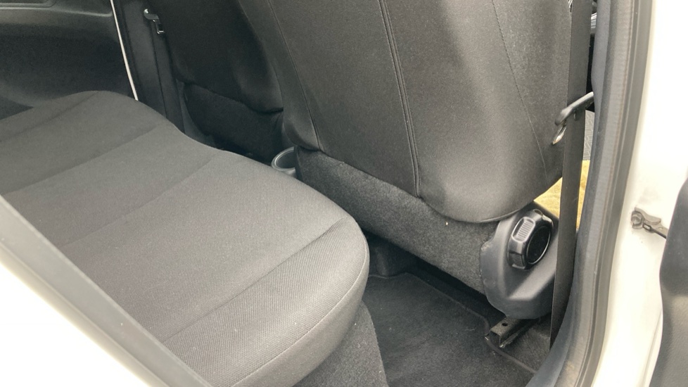 Toyota Aygo X 1.0 VVT-i Edge 5dr Auto Petrol Hatchback - Image 8