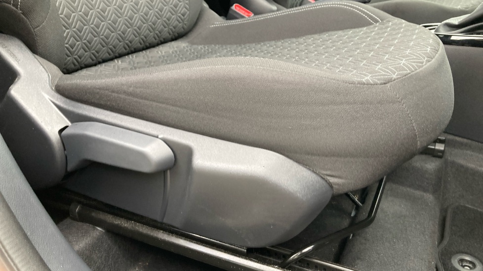 Toyota Aygo X 1.0 VVT-i Edge 5dr Auto Petrol Hatchback - Image 17