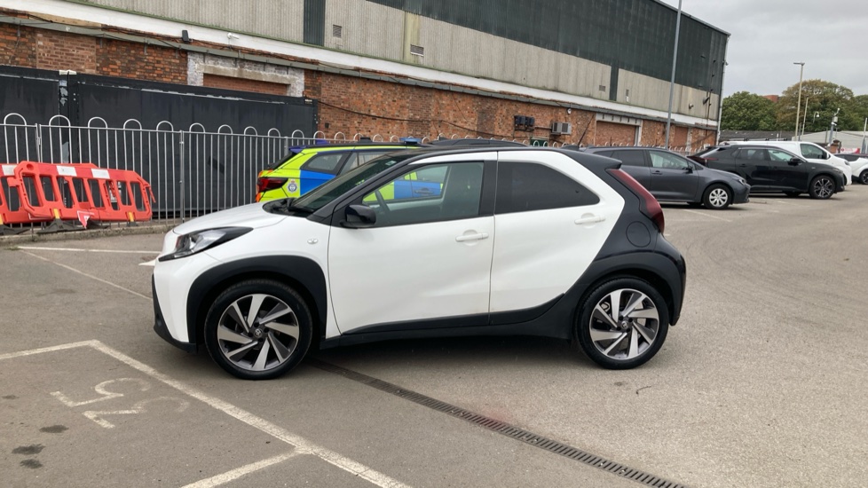 Toyota Aygo X 1.0 VVT-i Edge 5dr Auto Petrol Hatchback - Image 24