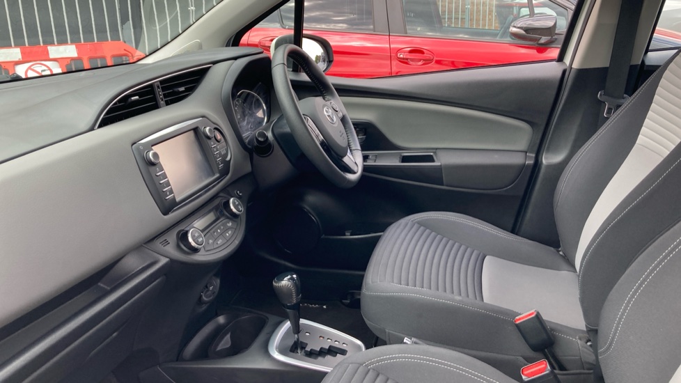 Toyota Yaris 1.5 Hybrid Icon Tech 5dr CVT Hybrid Hatchback - Image 5