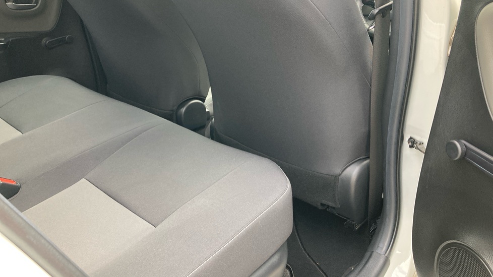 Toyota Yaris 1.5 Hybrid Icon Tech 5dr CVT Hybrid Hatchback - Image 8