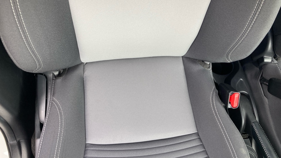 Toyota Yaris 1.5 Hybrid Icon Tech 5dr CVT Hybrid Hatchback - Image 14