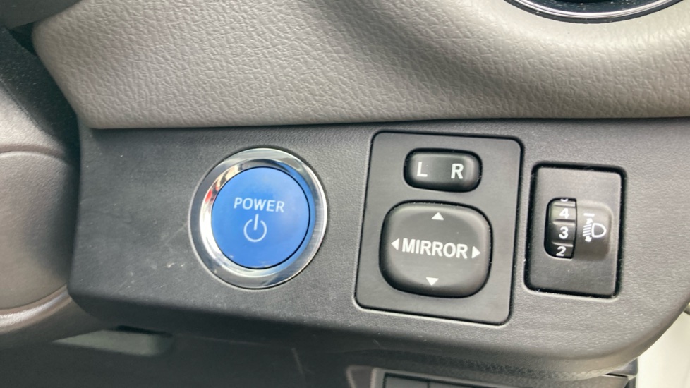 Toyota Yaris 1.5 Hybrid Icon Tech 5dr CVT Hybrid Hatchback - Image 16