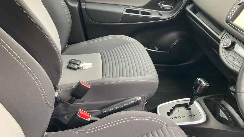Toyota Yaris 1.5 Hybrid Icon Tech 5dr CVT Hybrid Hatchback - Image 18