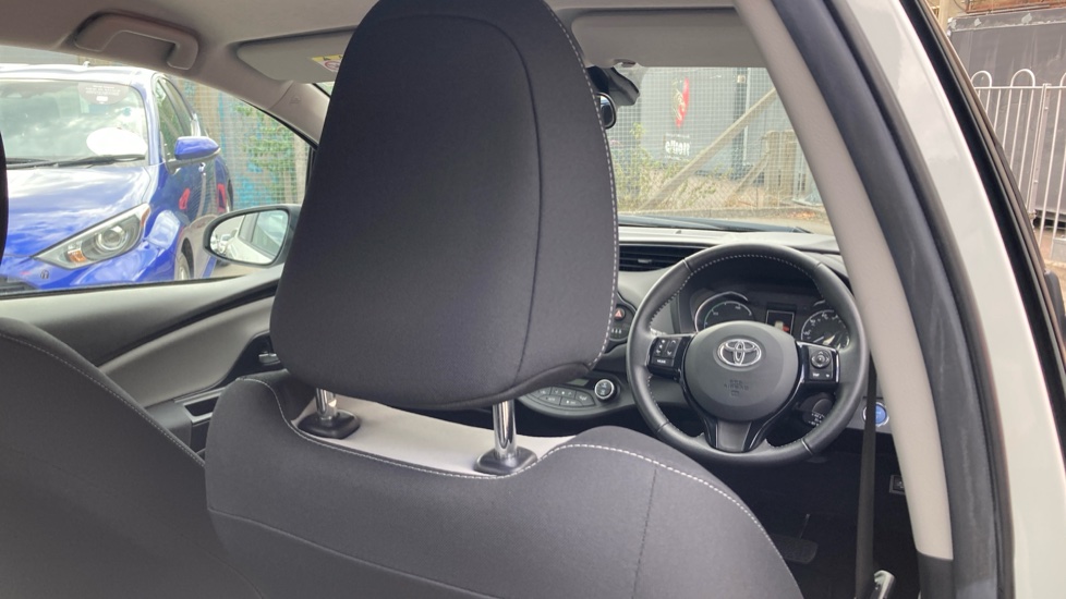 Toyota Yaris 1.5 Hybrid Icon Tech 5dr CVT Hybrid Hatchback - Image 19