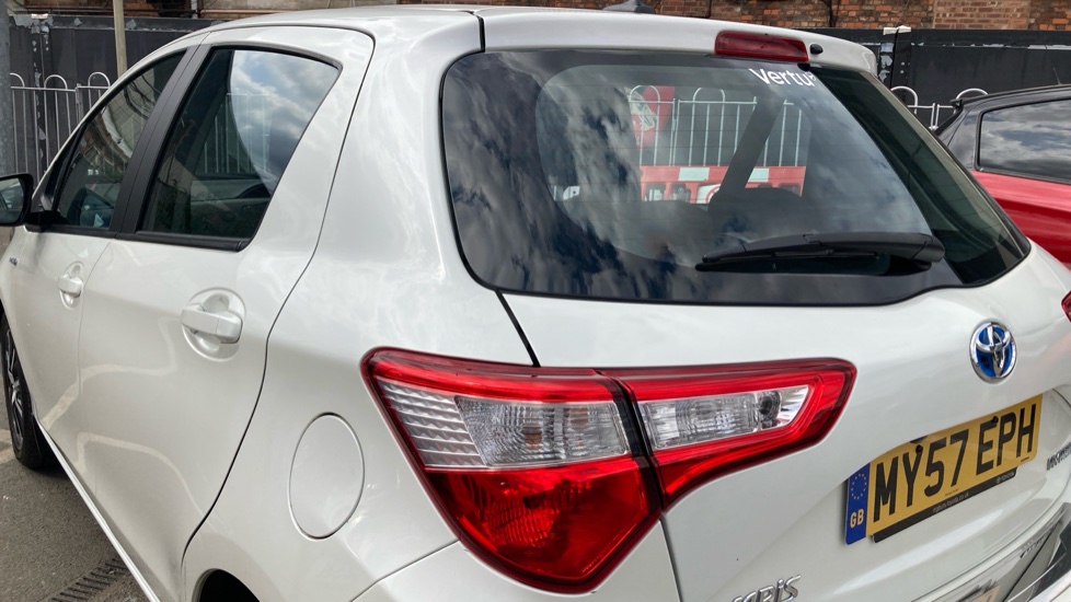 Toyota Yaris 1.5 Hybrid Icon Tech 5dr CVT Hybrid Hatchback - Image 21