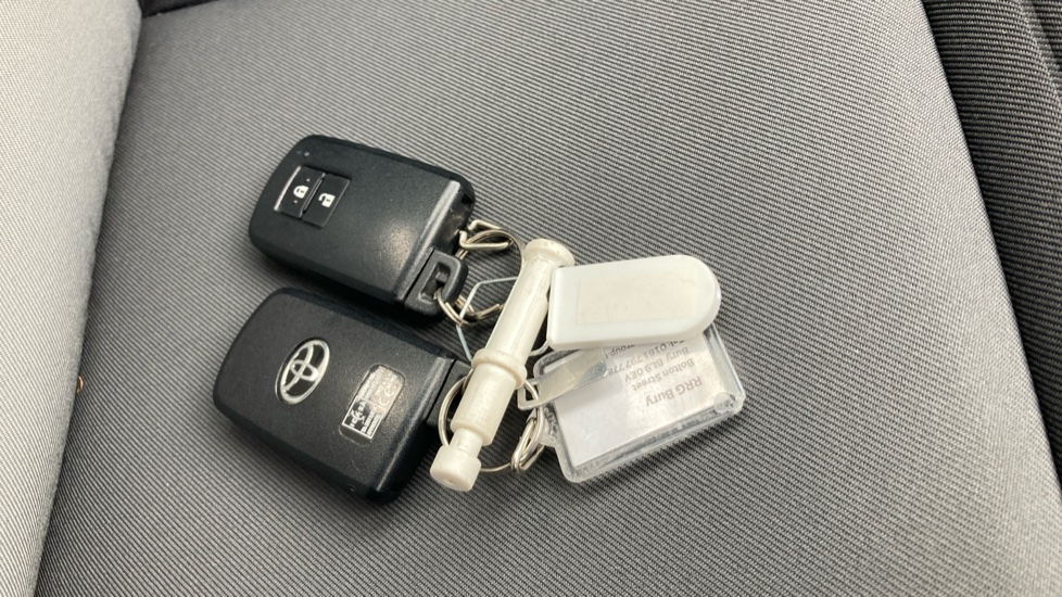Toyota Yaris 1.5 Hybrid Icon Tech 5dr CVT Hybrid Hatchback - Image 28