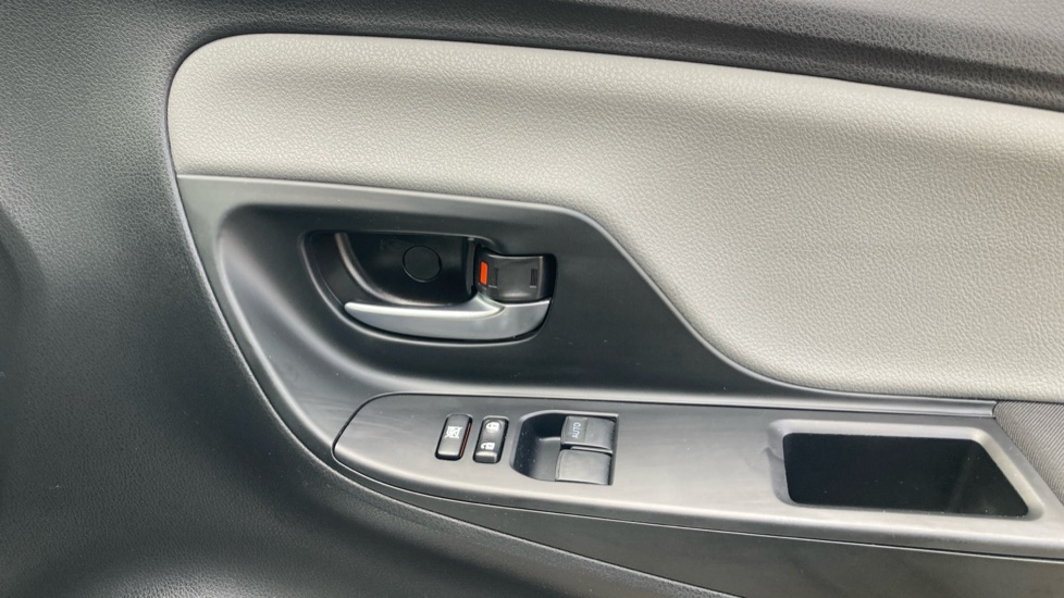 Toyota Yaris 1.5 Hybrid Icon Tech 5dr CVT Hybrid Hatchback - Image 29
