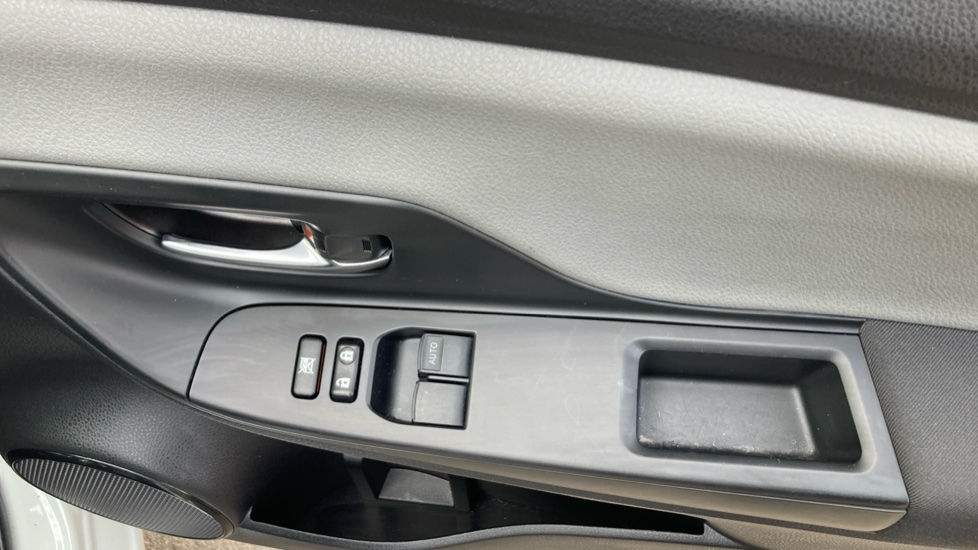 Toyota Yaris 1.5 Hybrid Icon Tech 5dr CVT Hybrid Hatchback - Image 31