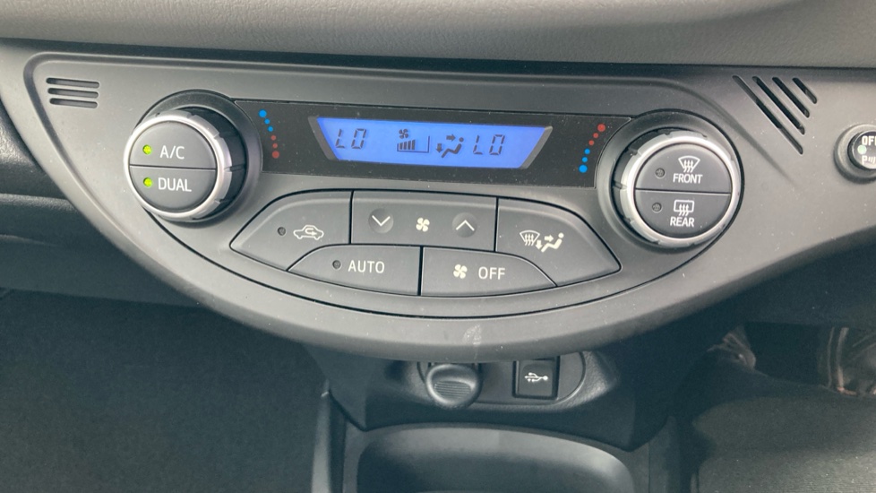 Toyota Yaris 1.5 Hybrid Icon Tech 5dr CVT Hybrid Hatchback - Image 34