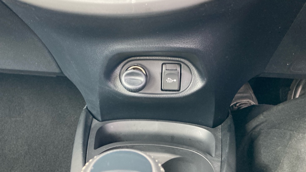 Toyota Yaris 1.5 Hybrid Icon Tech 5dr CVT Hybrid Hatchback - Image 37