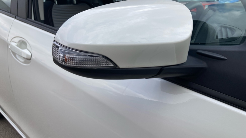 Toyota Yaris 1.5 Hybrid Icon Tech 5dr CVT Hybrid Hatchback - Image 49