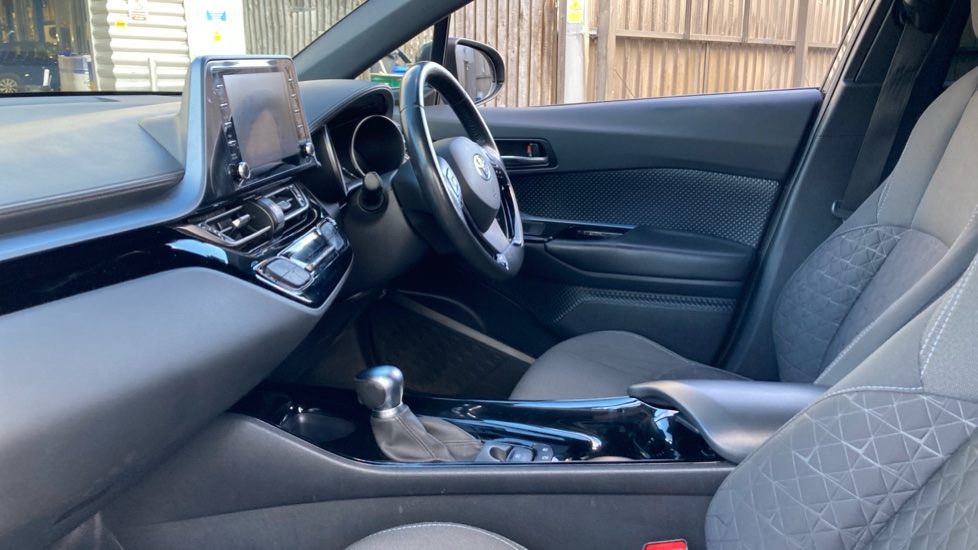 Toyota C-HR 2.0 Hybrid Design 5dr CVT Hybrid Hatchback - Image 5