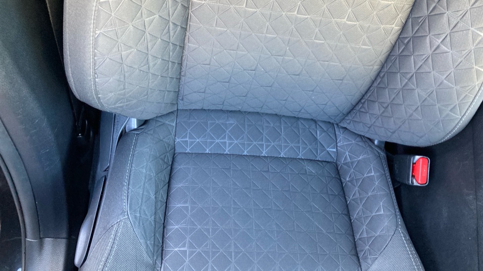 Toyota C-HR 2.0 Hybrid Design 5dr CVT Hybrid Hatchback - Image 14