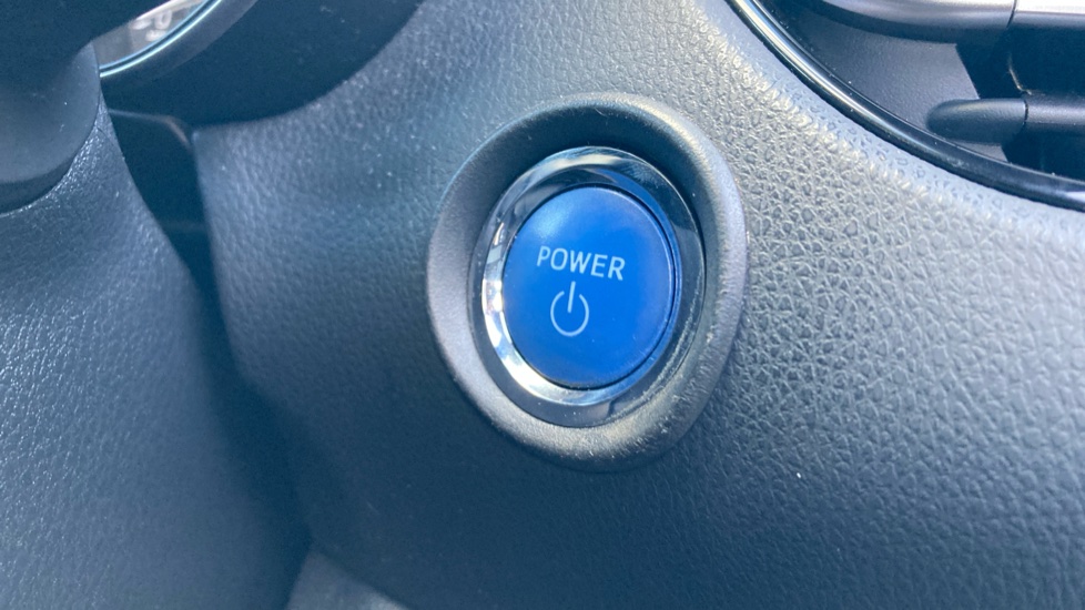Toyota C-HR 2.0 Hybrid Design 5dr CVT Hybrid Hatchback - Image 16