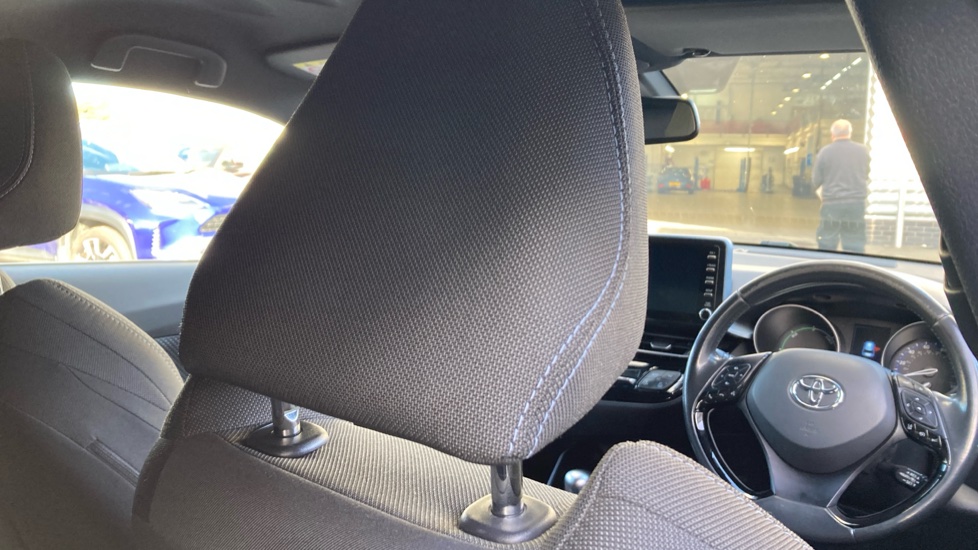 Toyota C-HR 2.0 Hybrid Design 5dr CVT Hybrid Hatchback - Image 19