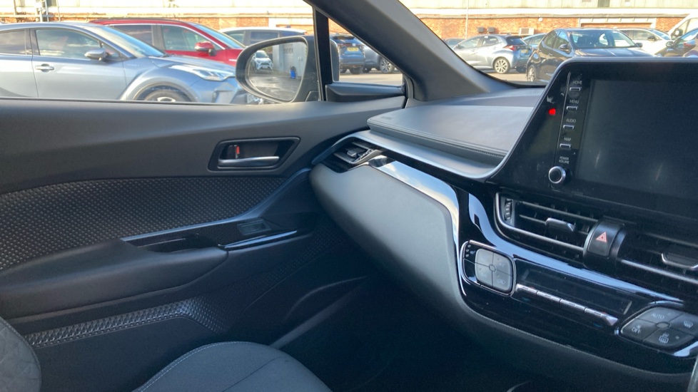 Toyota C-HR 2.0 Hybrid Design 5dr CVT Hybrid Hatchback - Image 27