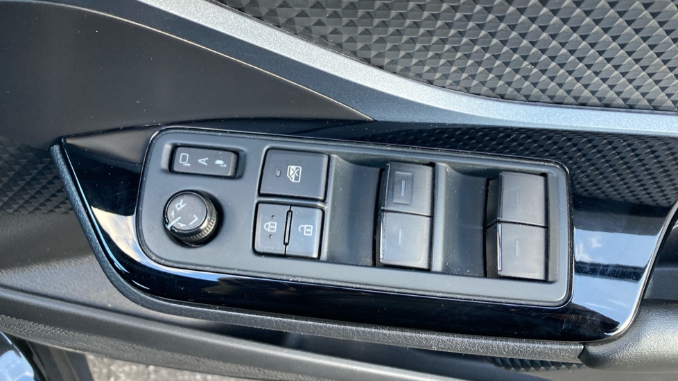 Toyota C-HR 2.0 Hybrid Design 5dr CVT Hybrid Hatchback - Image 32
