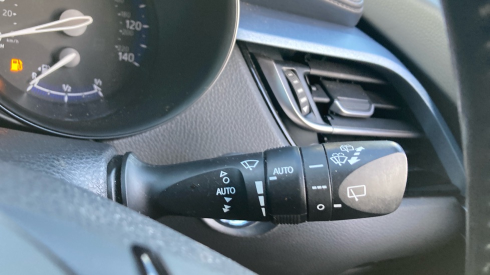 Toyota C-HR 2.0 Hybrid Design 5dr CVT Hybrid Hatchback - Image 33
