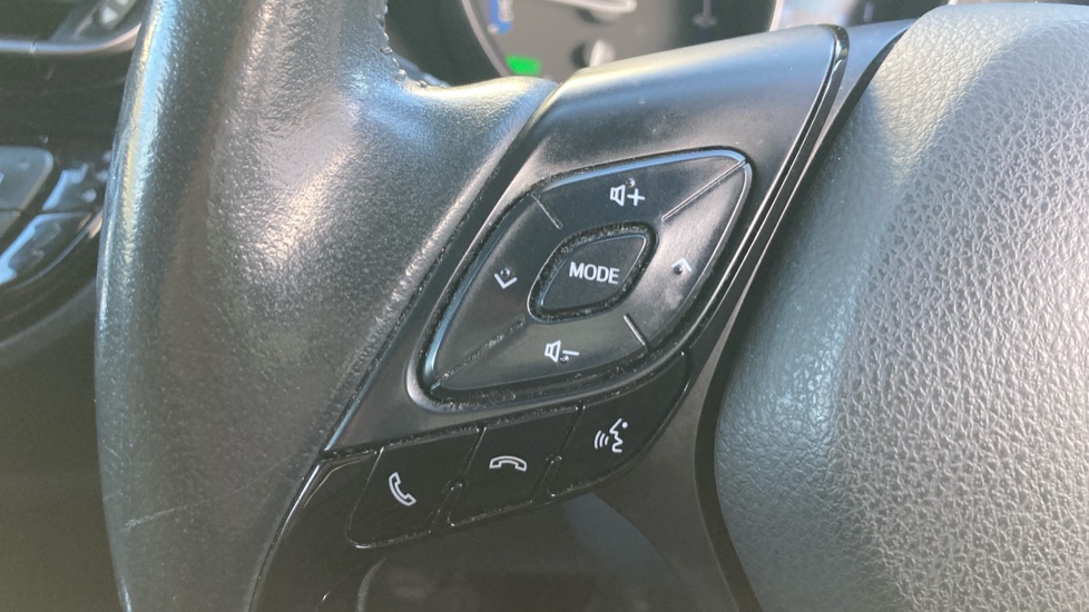 Toyota C-HR 2.0 Hybrid Design 5dr CVT Hybrid Hatchback - Image 38