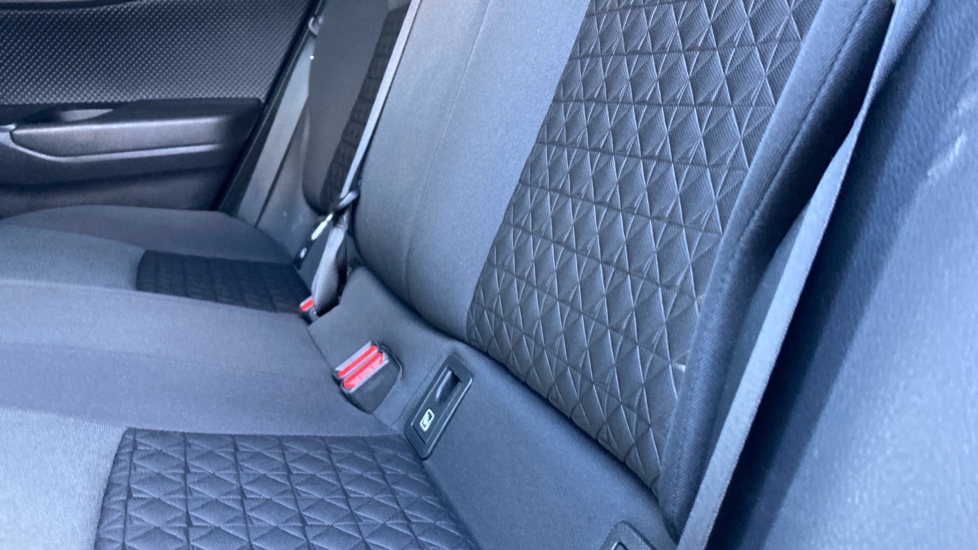 Toyota C-HR 2.0 Hybrid Design 5dr CVT Hybrid Hatchback - Image 39