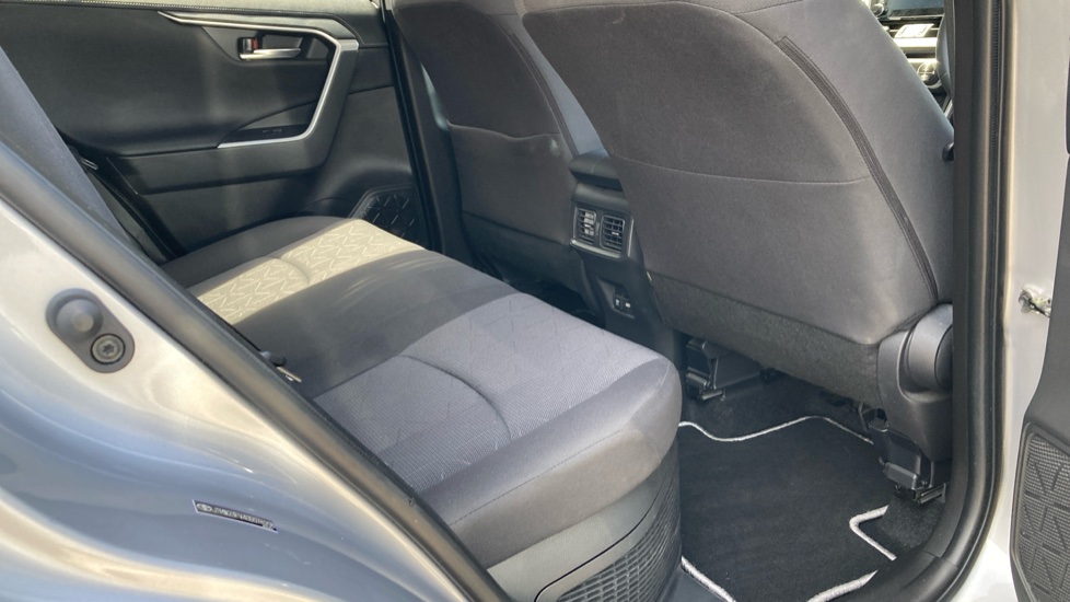 Toyota RAV4 2.5 VVT-i Hybrid Design 5dr CVT 2WD Hybrid Estate - Image 8
