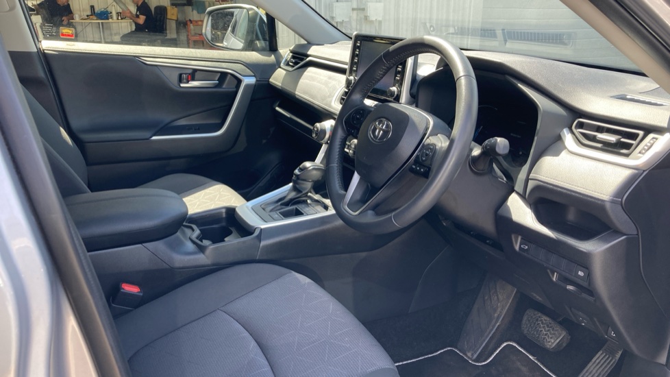 Toyota RAV4 2.5 VVT-i Hybrid Design 5dr CVT 2WD Hybrid Estate - Image 12