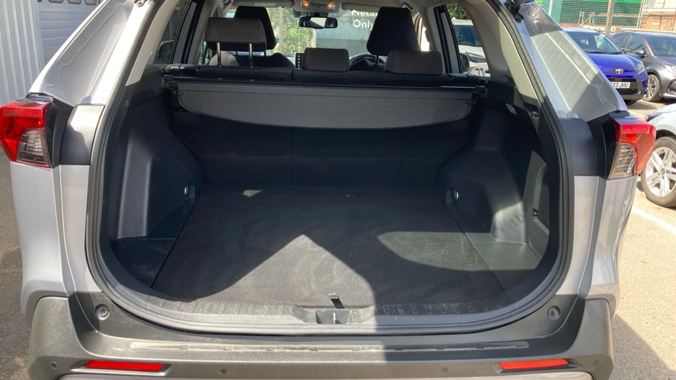 Toyota RAV4 2.5 VVT-i Hybrid Design 5dr CVT 2WD Hybrid Estate - Image 13