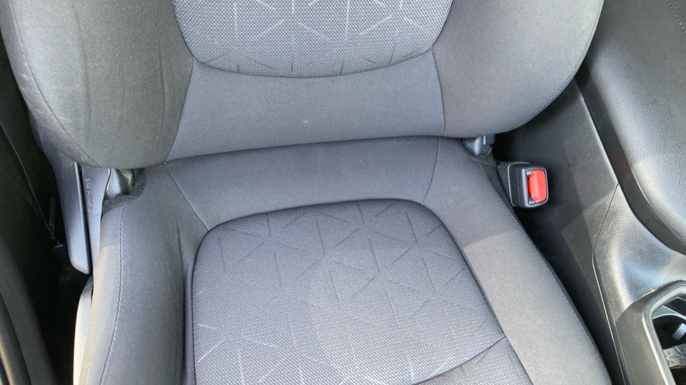 Toyota RAV4 2.5 VVT-i Hybrid Design 5dr CVT 2WD Hybrid Estate - Image 14