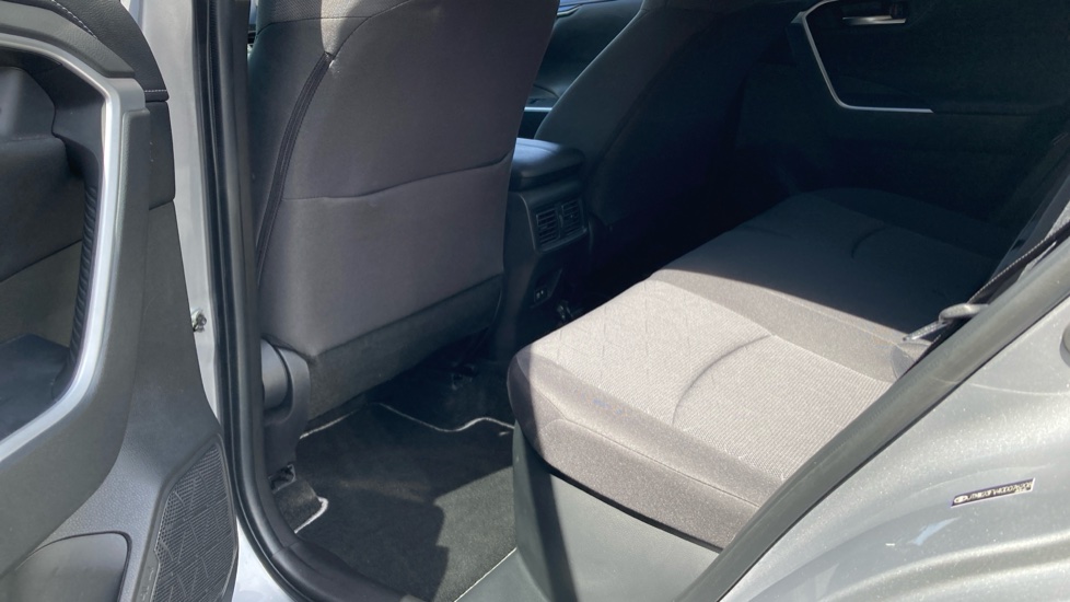 Toyota RAV4 2.5 VVT-i Hybrid Design 5dr CVT 2WD Hybrid Estate - Image 15