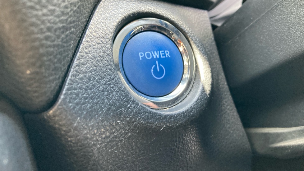 Toyota RAV4 2.5 VVT-i Hybrid Design 5dr CVT 2WD Hybrid Estate - Image 16