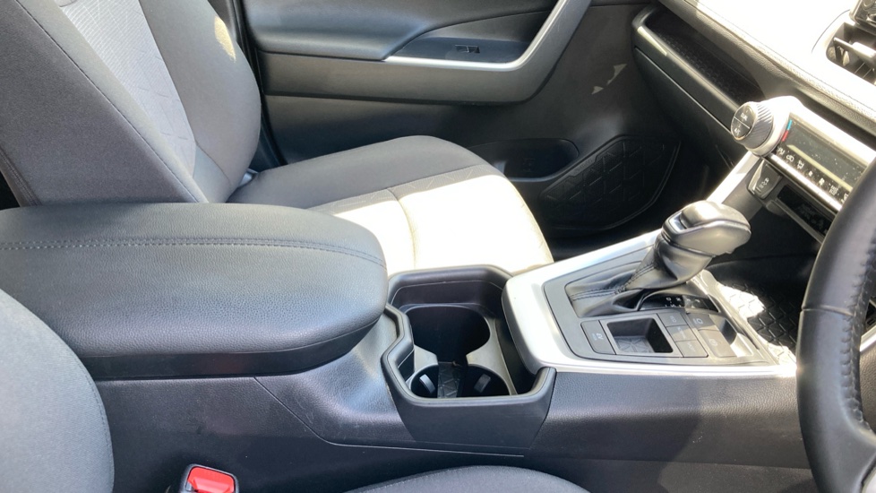Toyota RAV4 2.5 VVT-i Hybrid Design 5dr CVT 2WD Hybrid Estate - Image 18