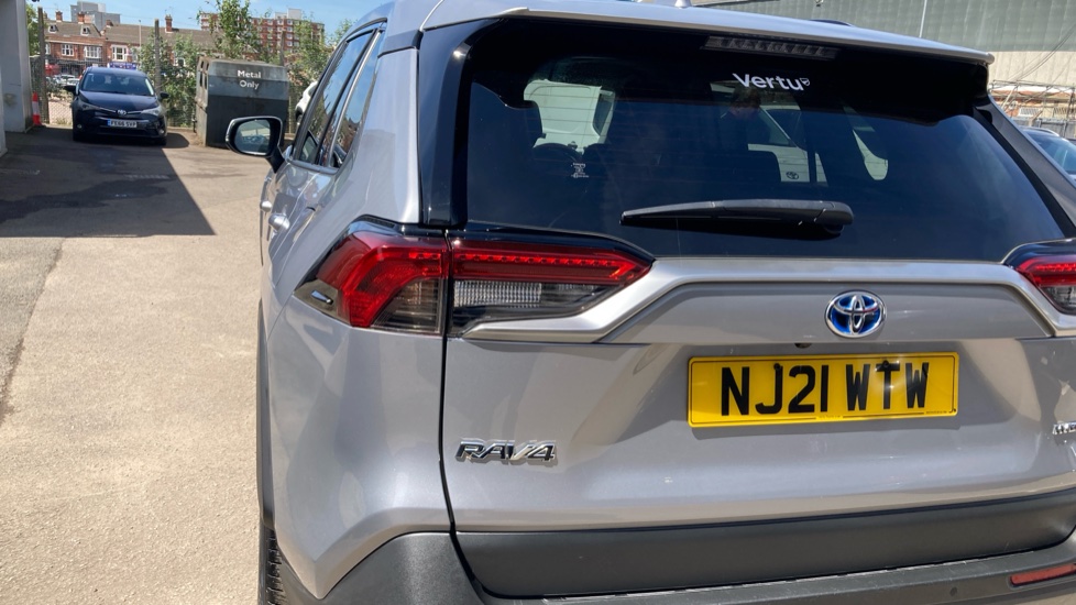 Toyota RAV4 2.5 VVT-i Hybrid Design 5dr CVT 2WD Hybrid Estate - Image 21