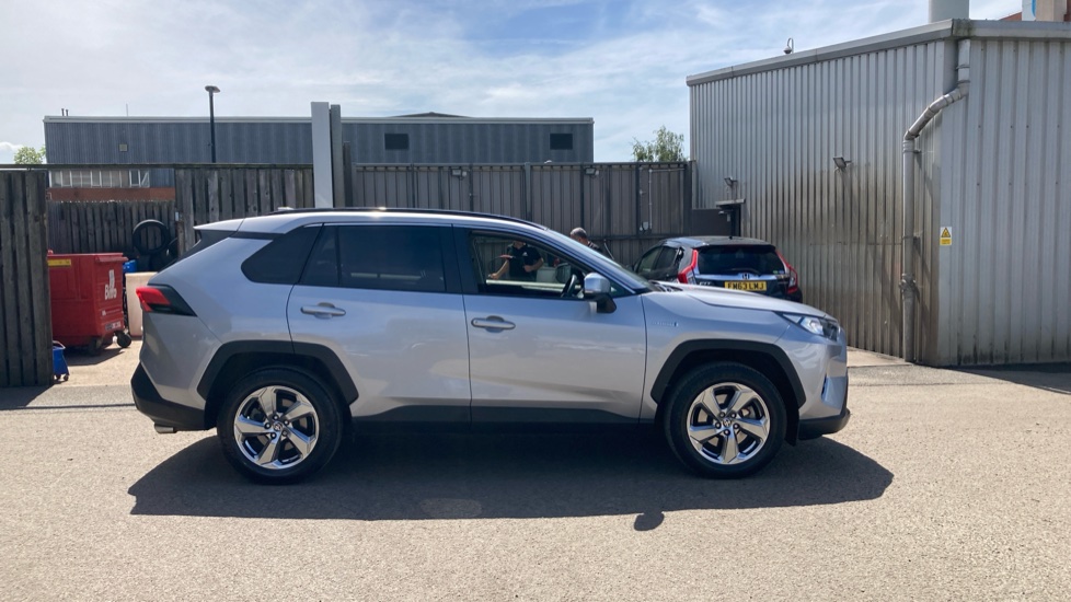 Toyota RAV4 2.5 VVT-i Hybrid Design 5dr CVT 2WD Hybrid Estate - Image 23