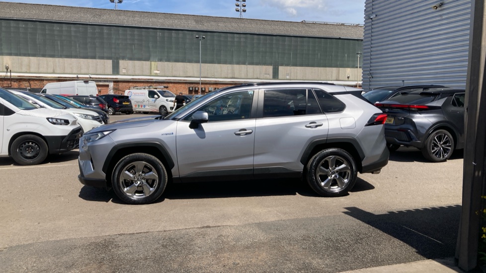 Toyota RAV4 2.5 VVT-i Hybrid Design 5dr CVT 2WD Hybrid Estate - Image 24
