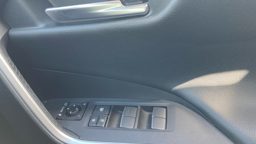 Toyota RAV4 2.5 VVT-i Hybrid Design 5dr CVT 2WD Hybrid Estate - Image 29