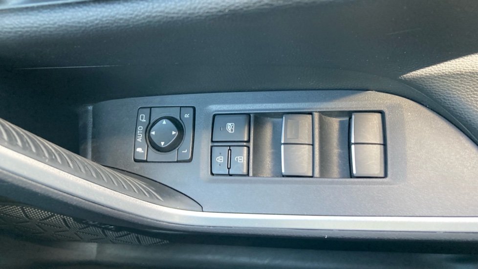 Toyota RAV4 2.5 VVT-i Hybrid Design 5dr CVT 2WD Hybrid Estate - Image 31
