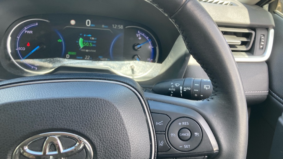 Toyota RAV4 2.5 VVT-i Hybrid Design 5dr CVT 2WD Hybrid Estate - Image 32