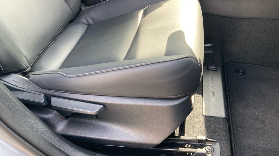 Lexus UX 300h 2.0 F-Sport Design 5dr CVT Hybrid Hatchback - Image 17