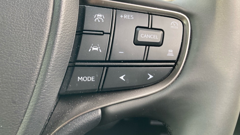 Lexus UX 300h 2.0 F-Sport Design 5dr CVT Hybrid Hatchback - Image 30
