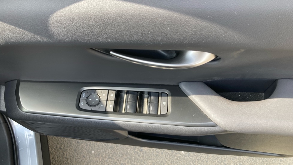 Lexus UX 300h 2.0 F-Sport Design 5dr CVT Hybrid Hatchback - Image 31