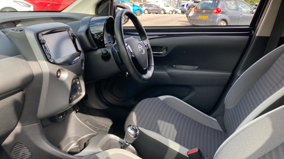 Toyota Aygo 1.0 VVT-i X-Trend 5dr x-shift Petrol Hatchback - Image 5