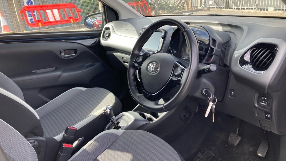 Toyota Aygo 1.0 VVT-i X-Trend 5dr x-shift Petrol Hatchback - Image 12