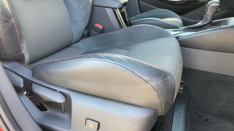 Toyota Corolla 1.8 VVT-i Hybrid Excel 5dr CVT Hybrid Hatchback - Image 17